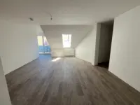 Wohnzimmer mit Balkon