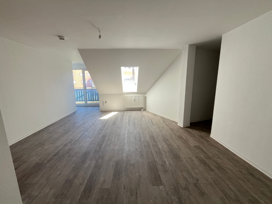 Wohnzimmer mit Balkon