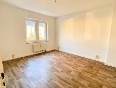 *Ihre großzügige 3- Zimmerwohnung im Grünen wartet auf Sie *, 03149 Groß Schacksdorf-Simmersdorf, Wohnung