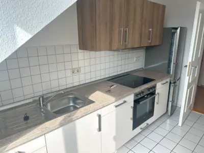 Gemütliche Maisonette-Dachwohnung mit Einbauküche-Terrasse im Hof möglich, 09111 Chemnitz, Maisonettewohnung zur Miete