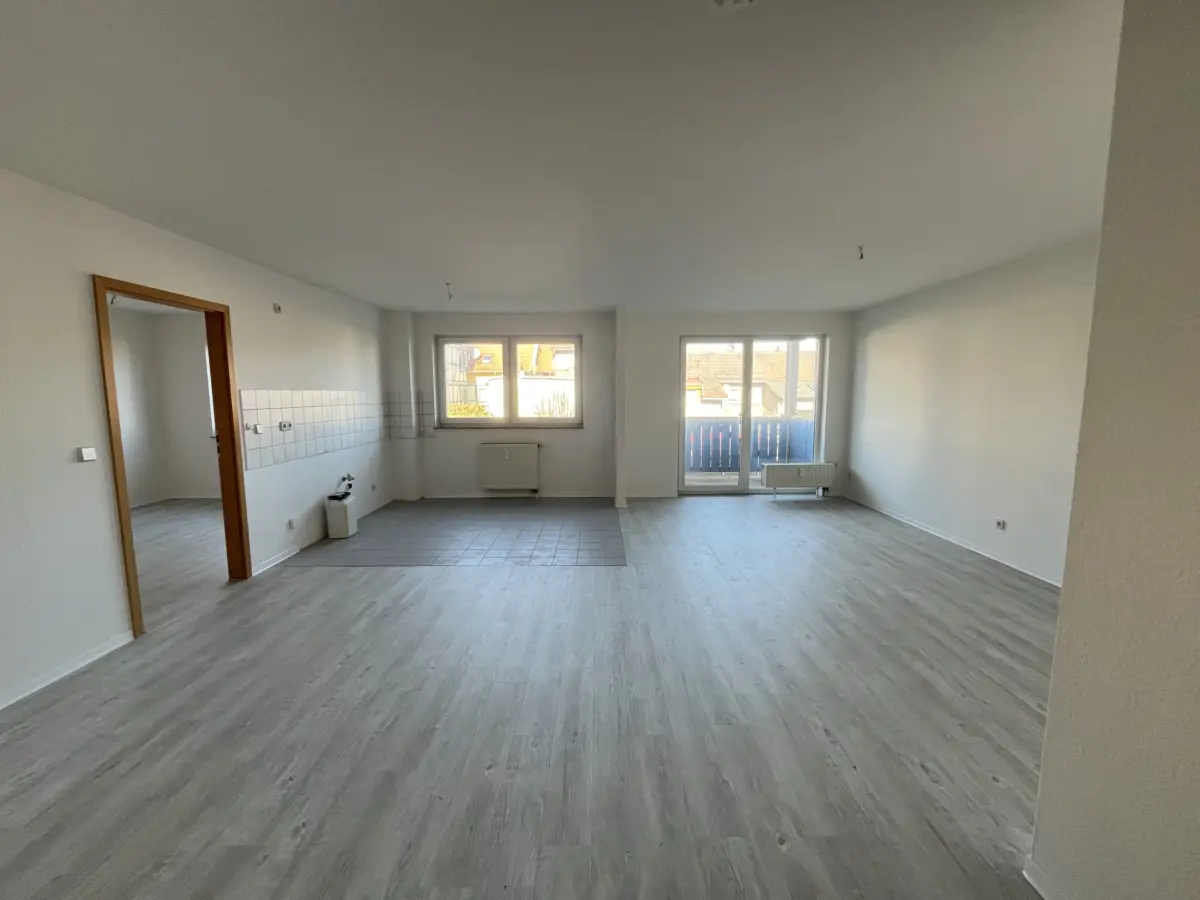 Wohnzimmer mit Balkon