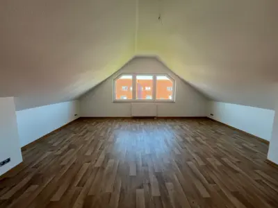 Wohnen über den Dächern – helle Dachgeschoss-Wohnung mit Einbauküche, 38820 Halberstadt, Wohnung