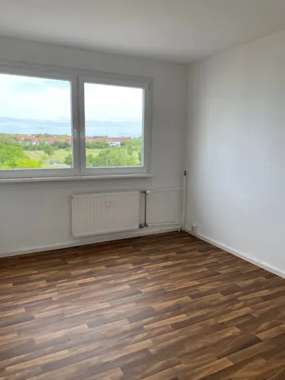 * Helle 3 Zimmerwohnung mit Balkon und Ausblick ins Grüne *, 06122 Halle (Saale), Wohnung